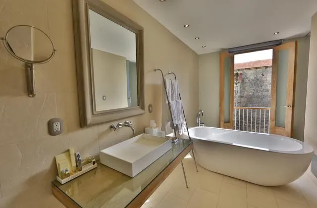 Hotel Billini Santo Domingo Suite luxe bathroom