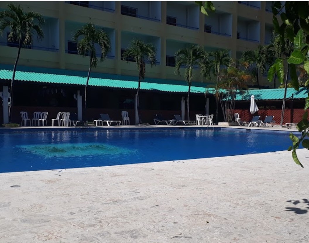Hotel Casino Hispaniola Pool 1